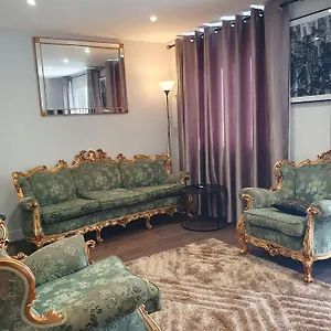  Homestay Crestfield